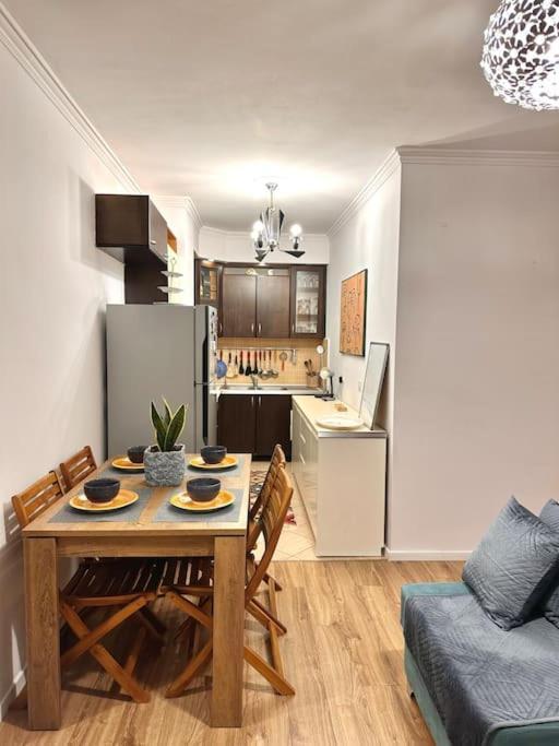Apartamento Family Living Tirana Exterior foto