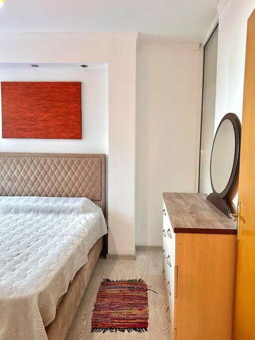 Apartamento Family Living Tirana Exterior foto
